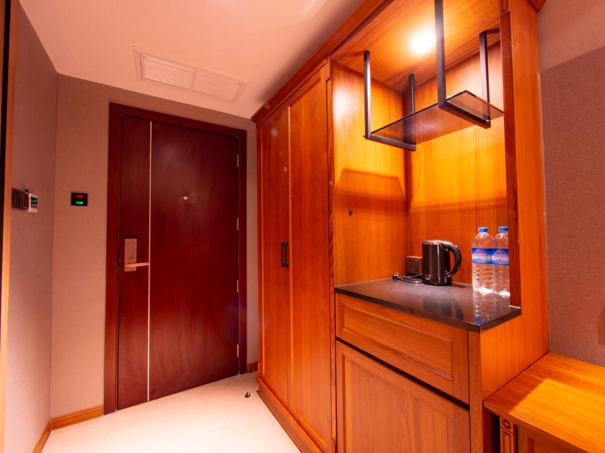Prince Hotel Rangoon Buitenkant foto