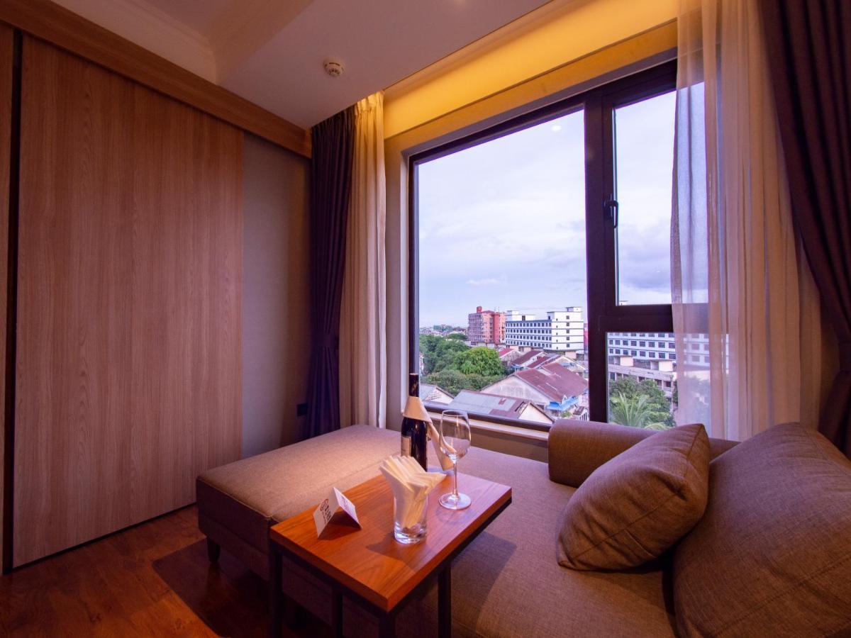 Prince Hotel Rangoon Buitenkant foto