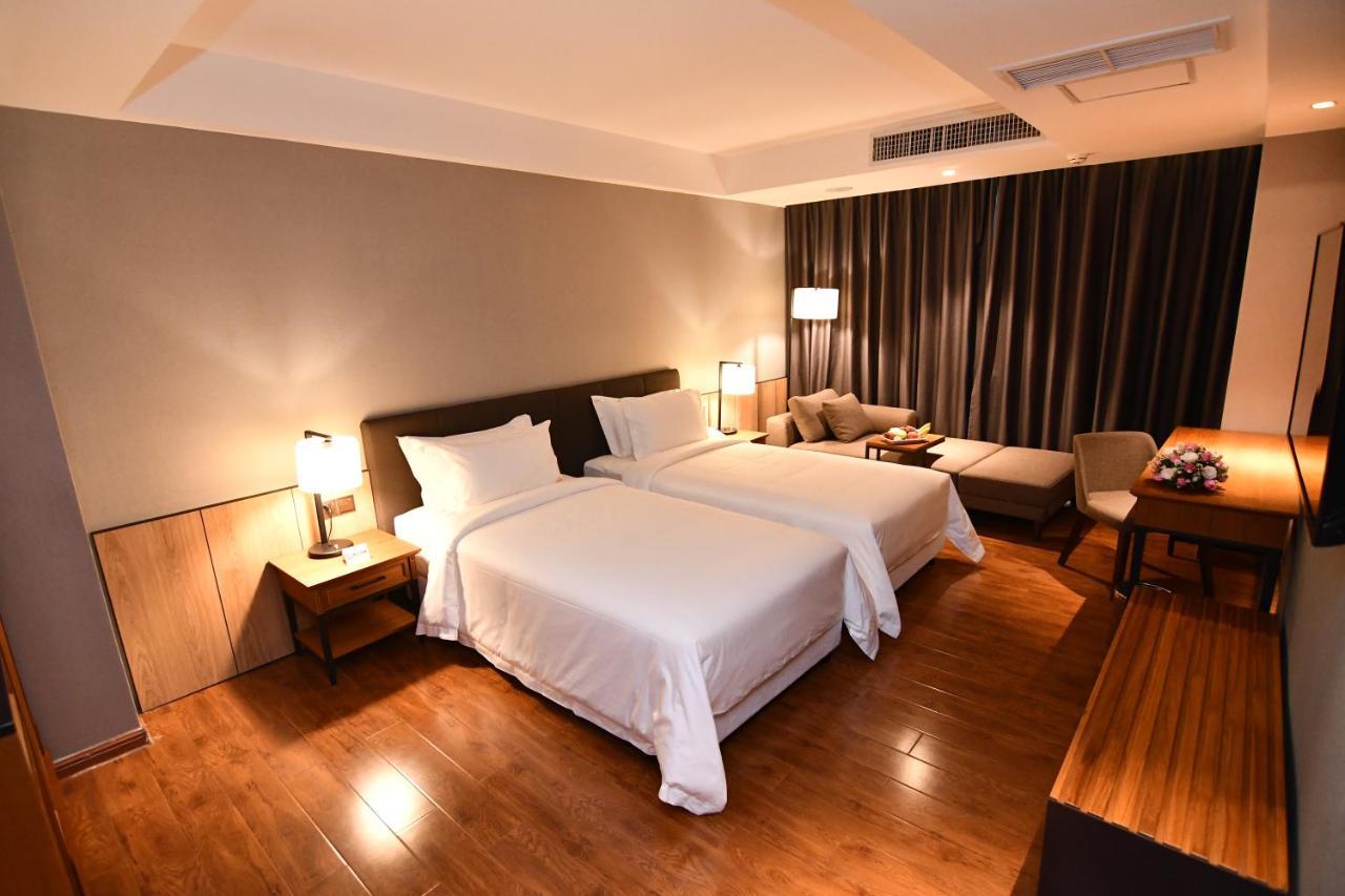 Prince Hotel Rangoon Buitenkant foto