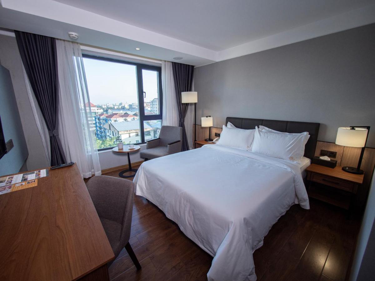 Prince Hotel Rangoon Buitenkant foto