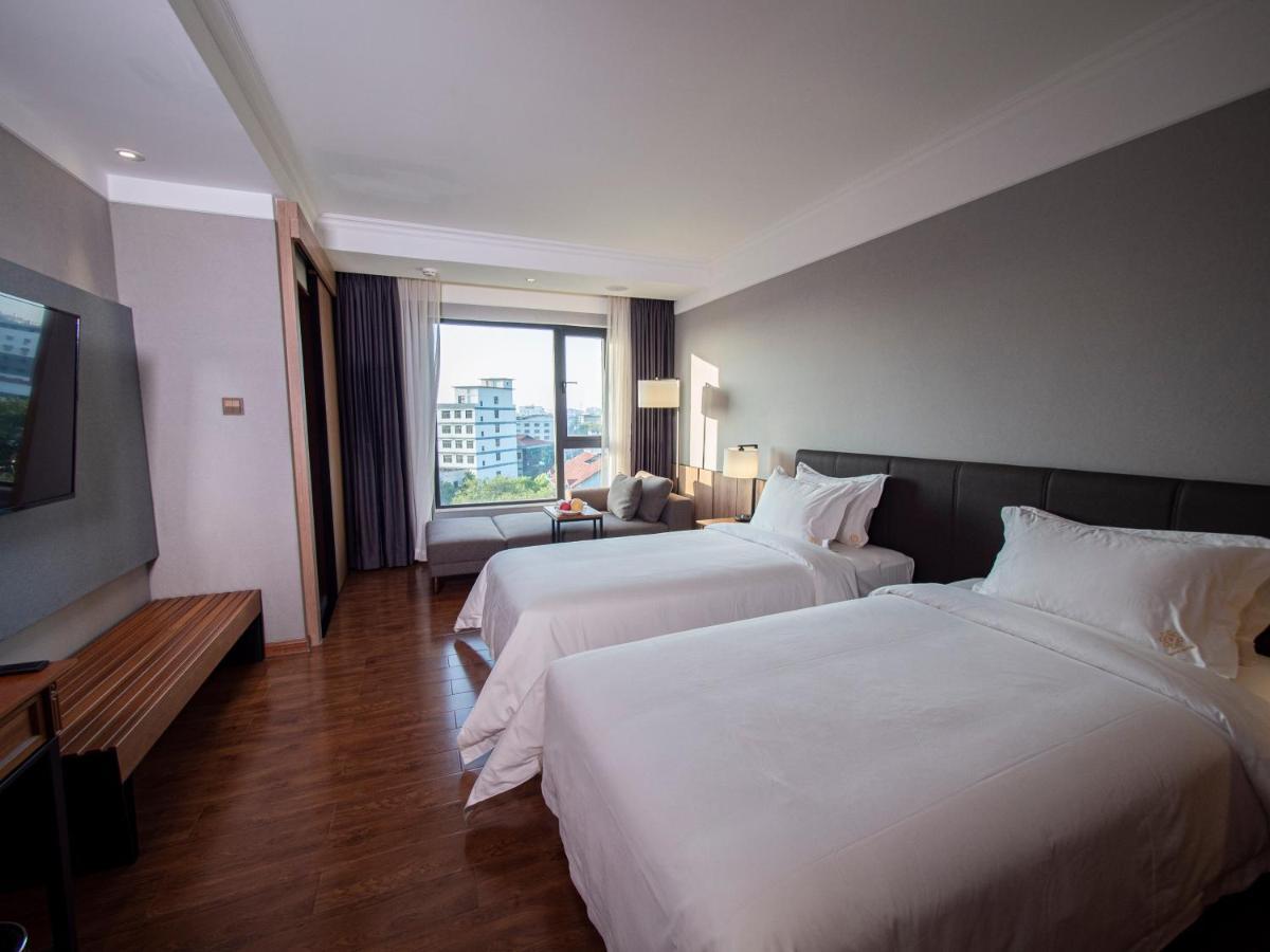Prince Hotel Rangoon Buitenkant foto