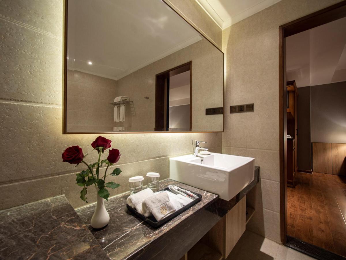Prince Hotel Rangoon Buitenkant foto